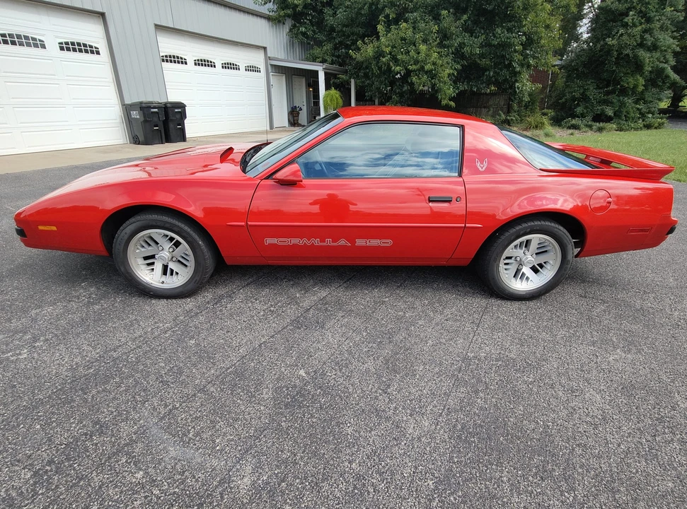 1990 Pontiac Firebird 3rd Gen - Image 10 of 31