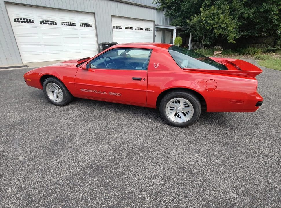 1990 Pontiac Firebird 3rd Gen - Image 11 of 31