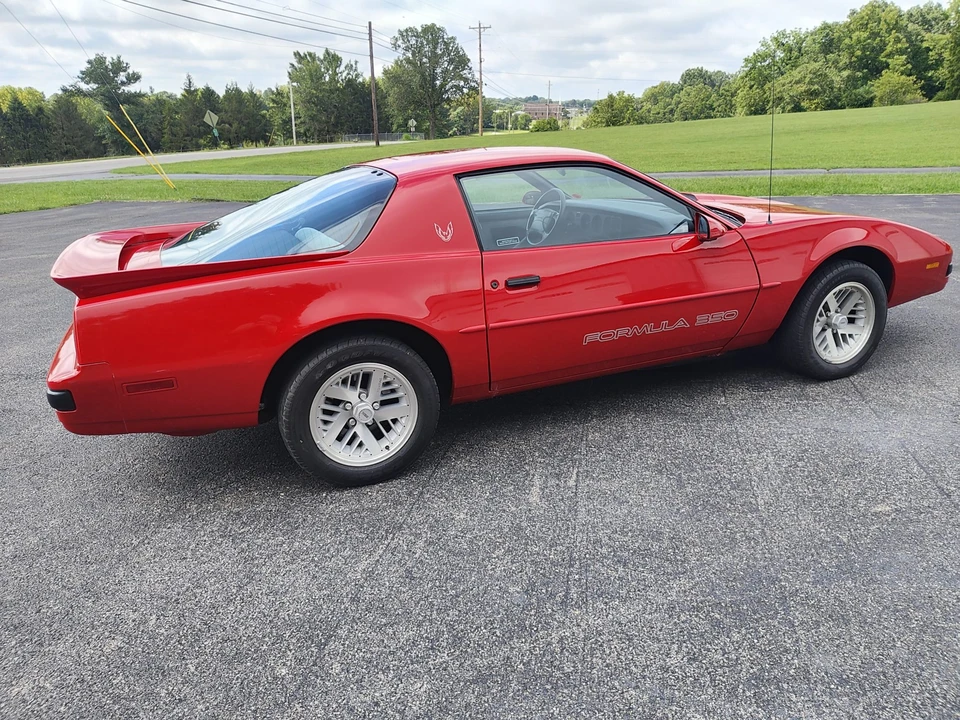 1990 Pontiac Firebird 3rd Gen - Image 20 of 31