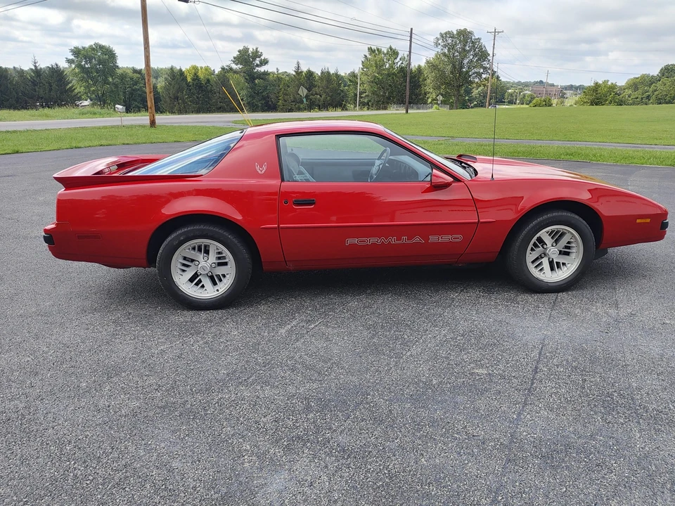1990 Pontiac Firebird 3rd Gen - Image 21 of 31
