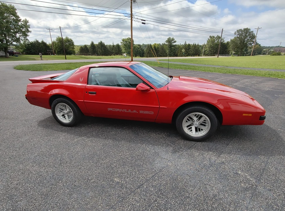 1990 Pontiac Firebird 3rd Gen - Image 23 of 31