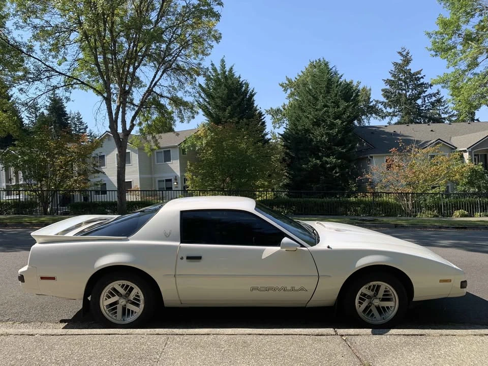 1990 Pontiac Firebird Formula 3rd Gen - Image 17 of 20