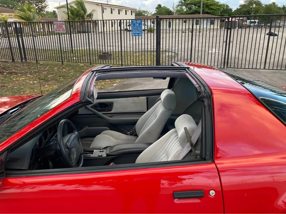 1990 Pontiac Firebird 3rd Gen - Image 4 of 17