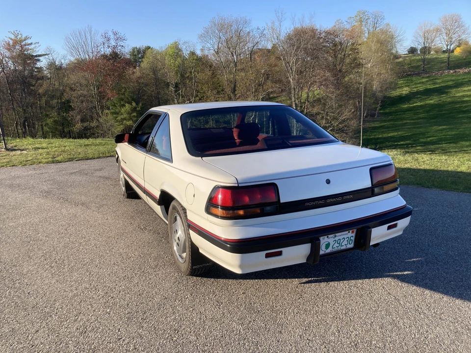 1990 Pontiac Grand Prix 3rd+ Gen - Image 16 of 31