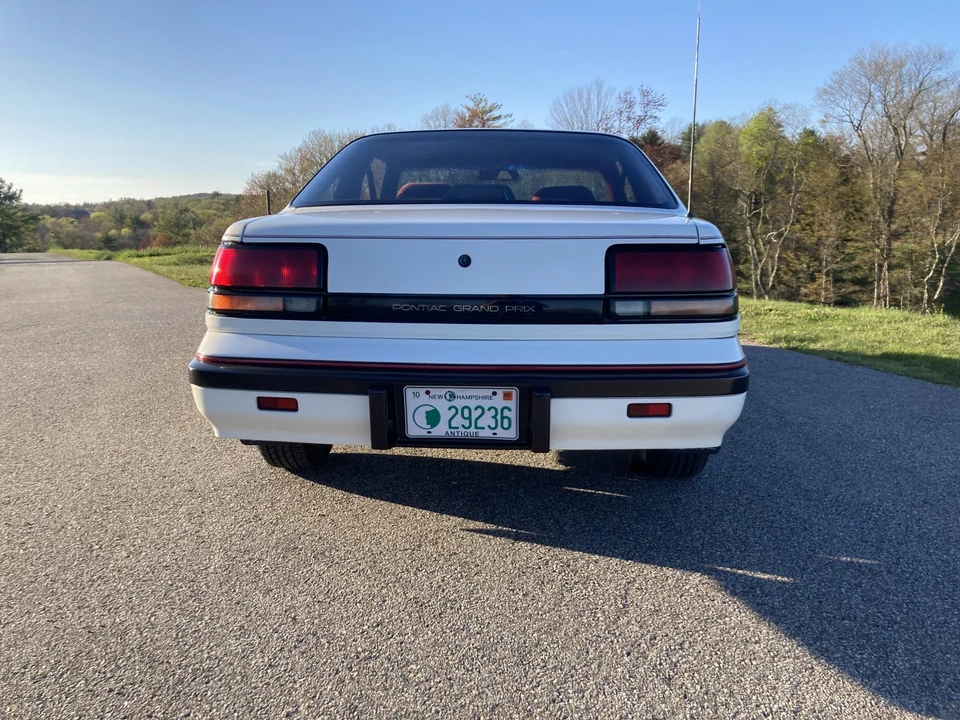 1990 Pontiac Grand Prix 3rd+ Gen - Image 18 of 31