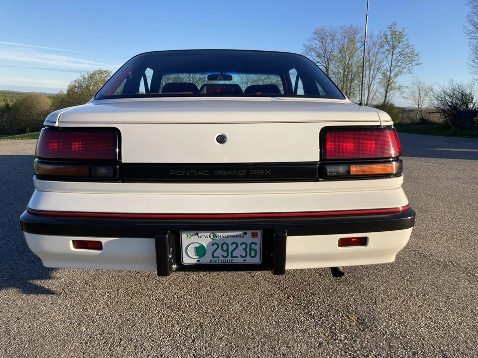 1990 Pontiac Grand Prix 3rd+ Gen - Image 19 of 31