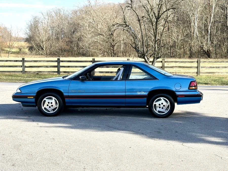 1990 Pontiac Grand Prix 3rd+ Gen - Image 2 of 31