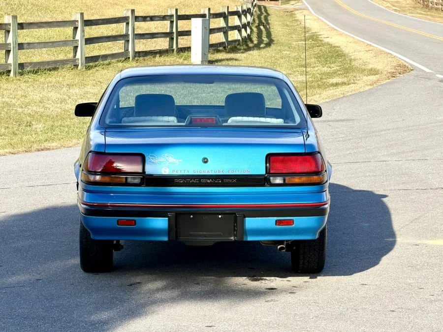 1990 Pontiac Grand Prix 3rd+ Gen - Image 5 of 31