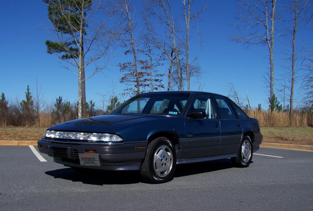 1990 Pontiac Grand Prix 3rd+ Gen - Image 3 of 31