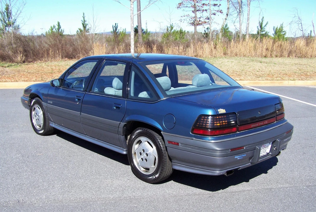 1990 Pontiac Grand Prix 3rd+ Gen - Image 11 of 31