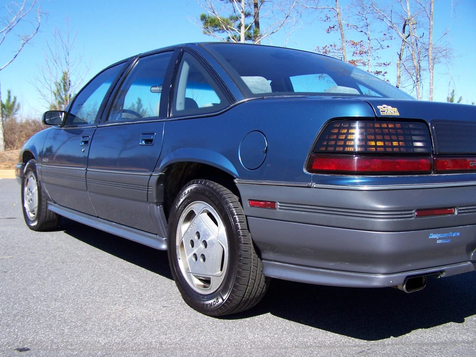 1990 Pontiac Grand Prix 3rd+ Gen - Image 28 of 31
