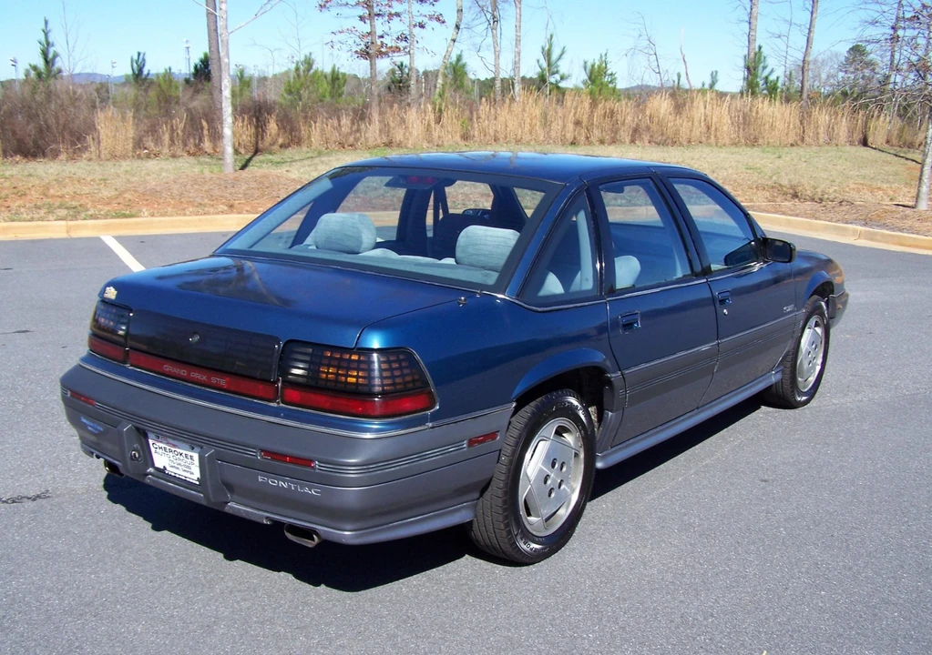 1990 Pontiac Grand Prix 3rd+ Gen - Image 8 of 31