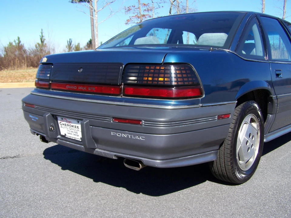 1990 Pontiac Grand Prix 3rd+ Gen - Image 24 of 31