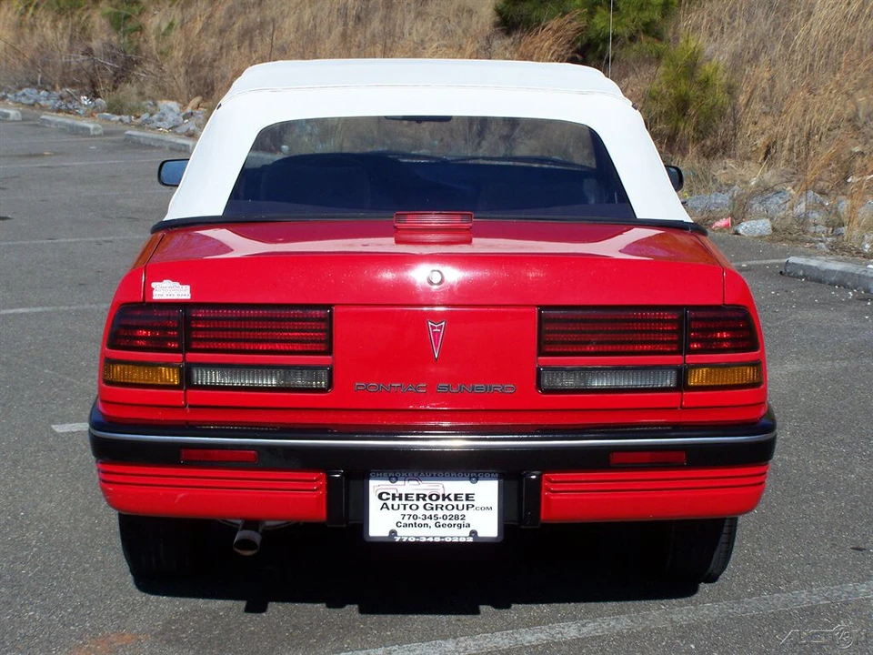1990 Pontiac Sunbird - Image 19 of 21