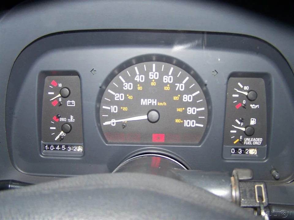 1990 Pontiac Sunbird - Image 9 of 21