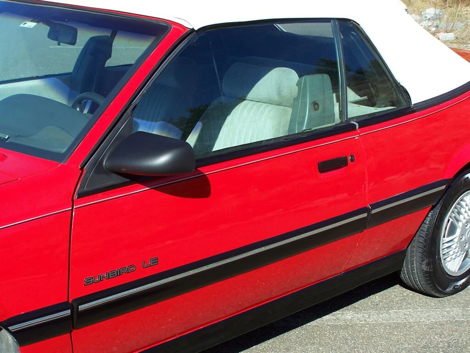 1990 Pontiac Sunbird - Image 14 of 21