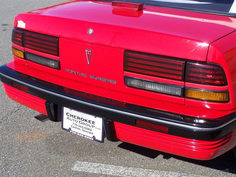 1990 Pontiac Sunbird - Image 18 of 21