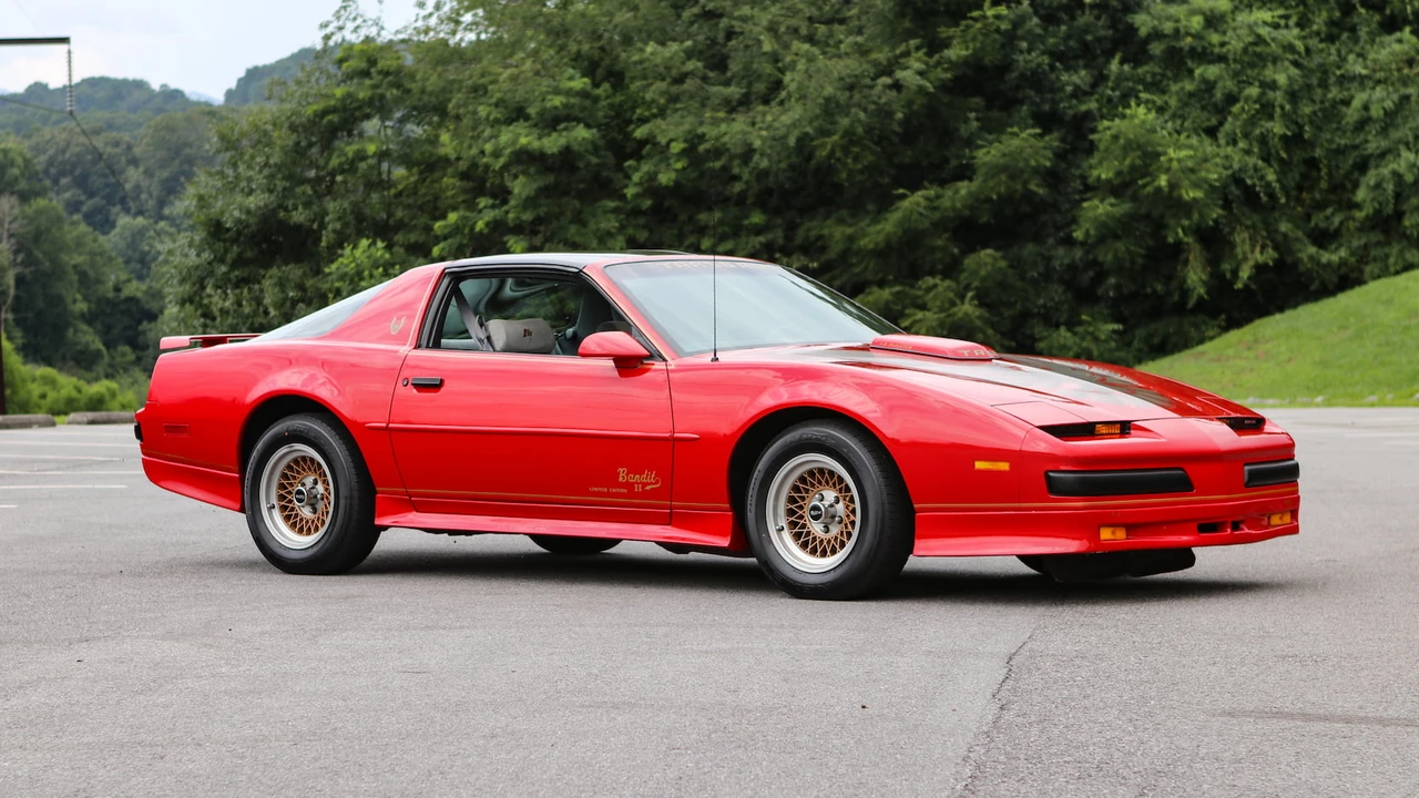 1990 Pontiac Firebird Trans Am 3rd Gen - Image 2 of 31