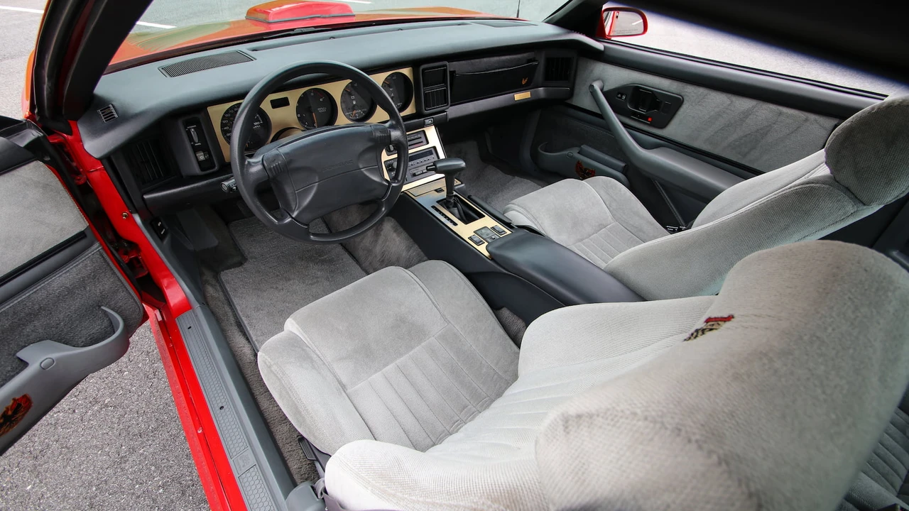 1990 Pontiac Firebird Trans Am 3rd Gen - Image 5 of 31