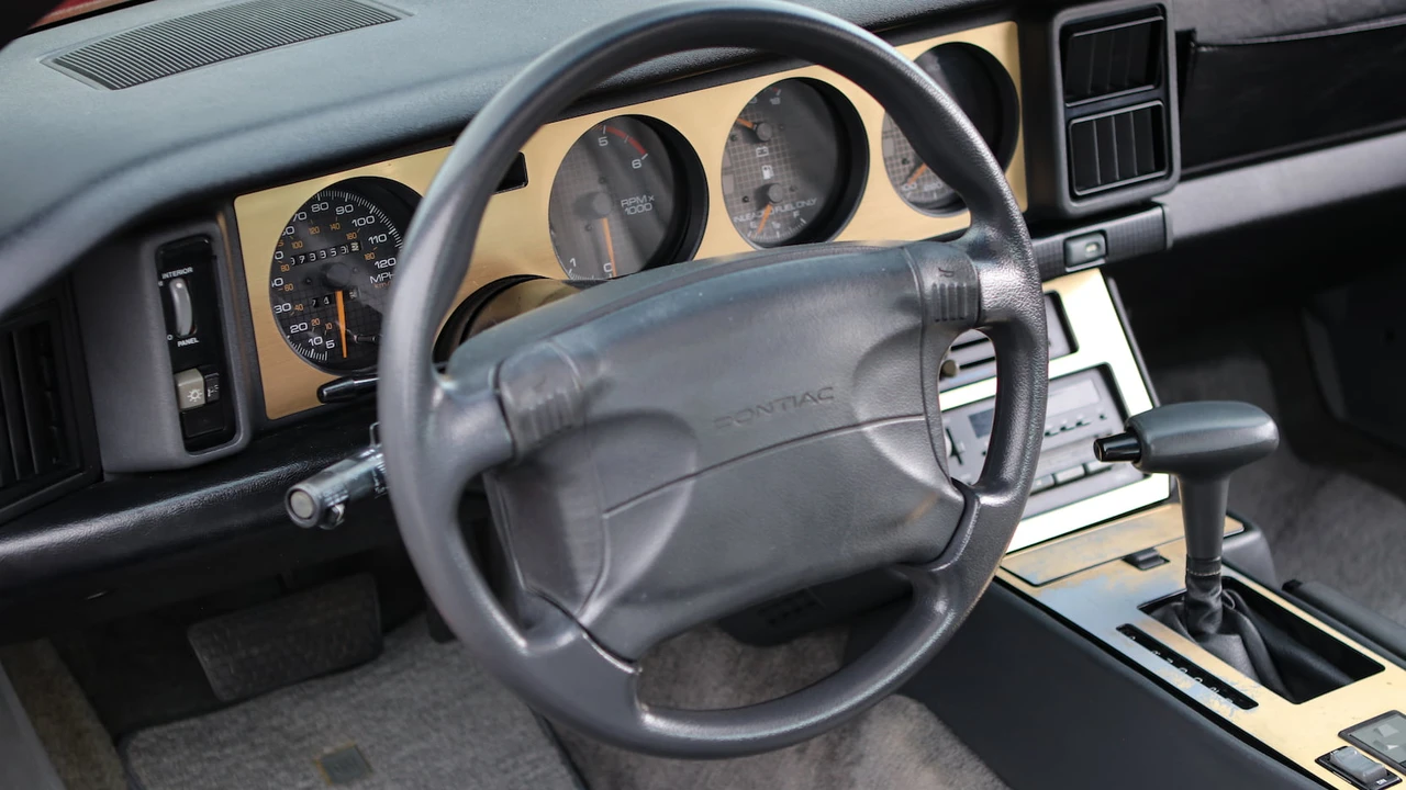 1990 Pontiac Firebird Trans Am 3rd Gen - Image 17 of 31