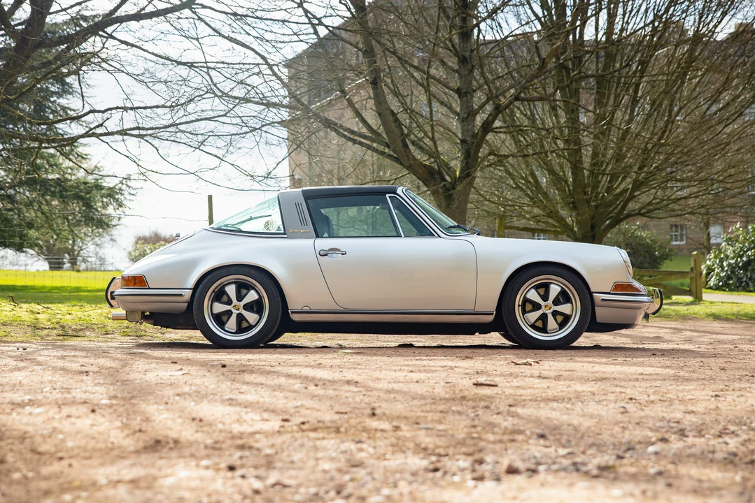 1990 Porsche 964 Carrera 4 - Image 4 of 31