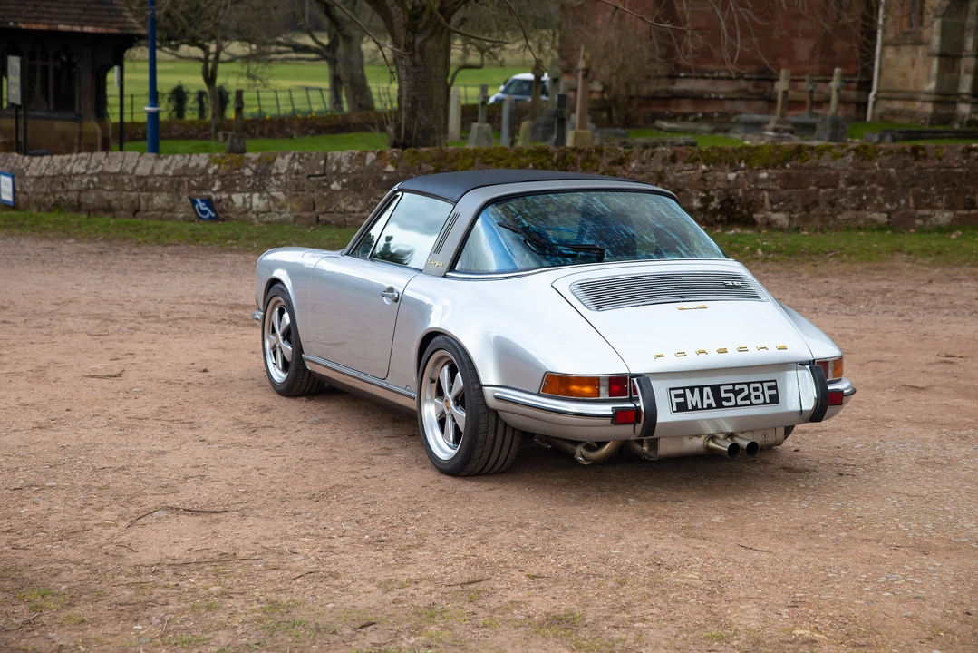 1990 Porsche 964 Carrera 4 - Image 15 of 31