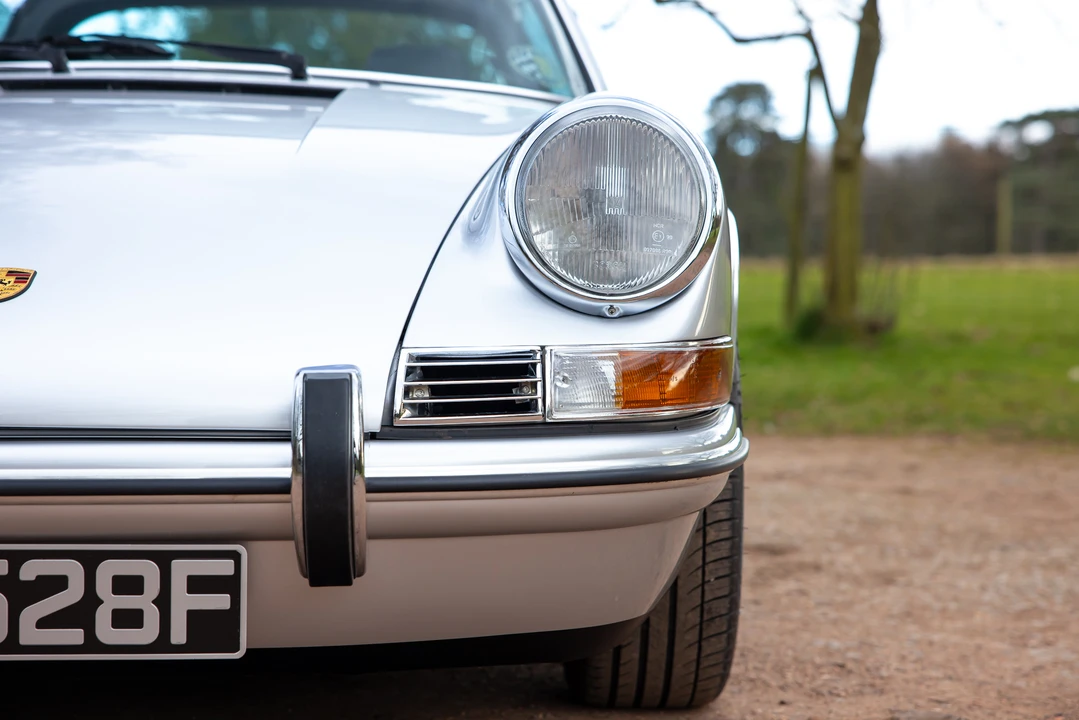 1990 Porsche 964 Carrera 4 - Image 24 of 31