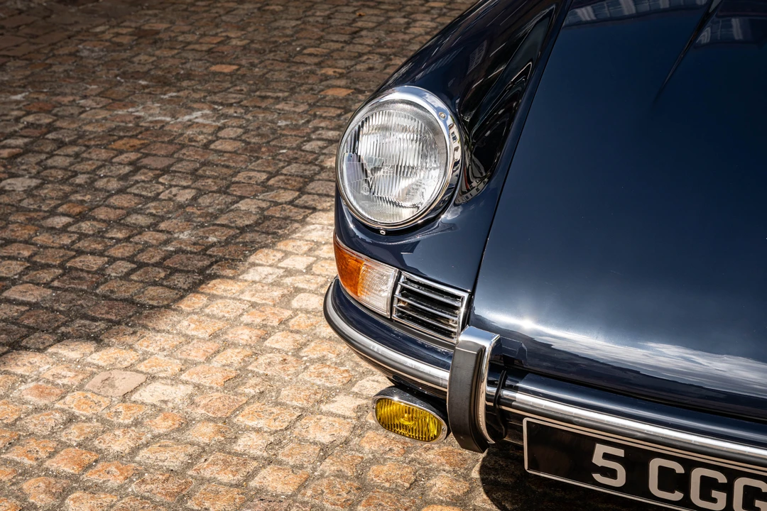 1990 Porsche 964 Carrera 4 - Image 11 of 31