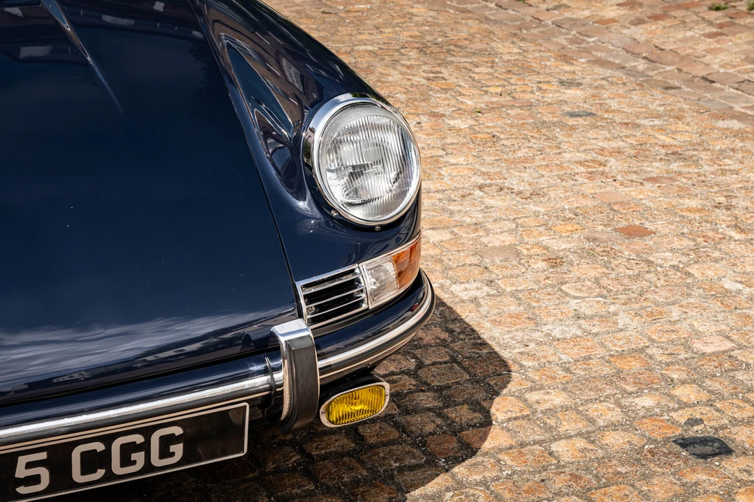 1990 Porsche 964 Carrera 4 - Image 13 of 31