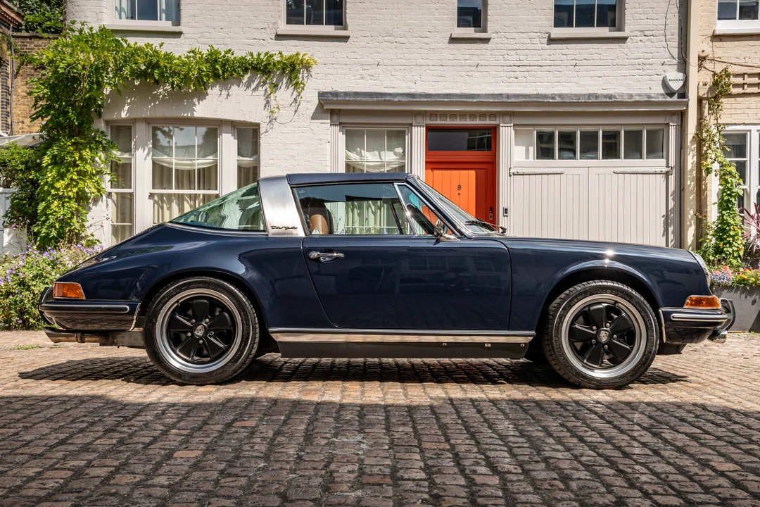 1990 Porsche 964 Carrera 4 - Image 4 of 31