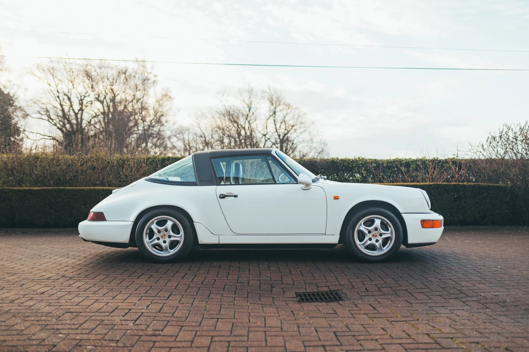 1990 Porsche 964 Carrera 4 - Image 9 of 31