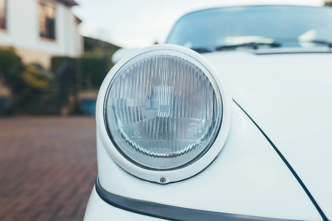 1990 Porsche 964 Carrera 4 - Image 13 of 31