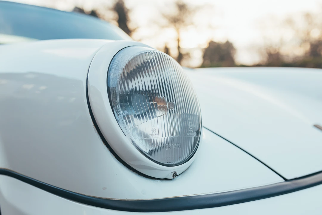 1990 Porsche 964 Carrera 4 - Image 14 of 31