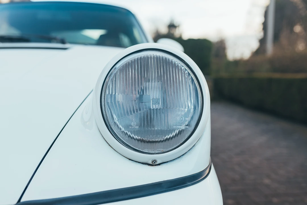 1990 Porsche 964 Carrera 4 - Image 15 of 31