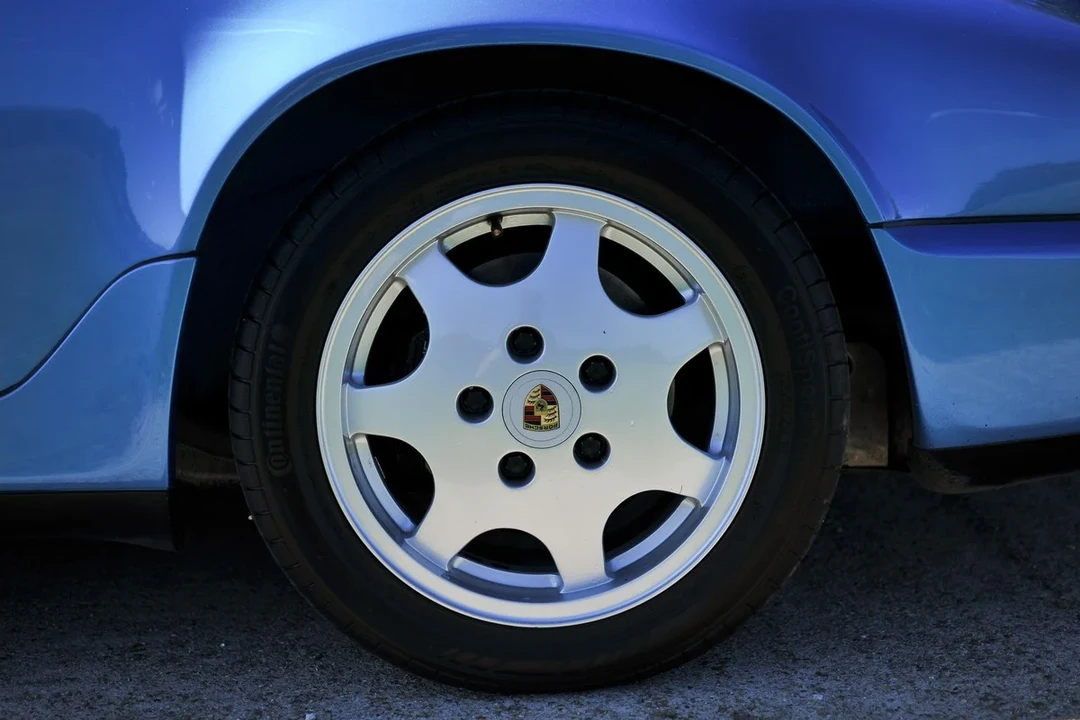 1990 Porsche 964 Carrera 4 - Image 10 of 30