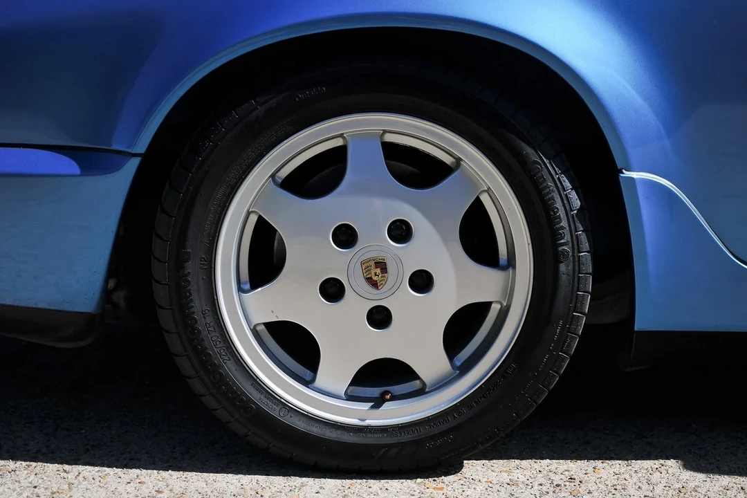 1990 Porsche 964 Carrera 4 - Image 11 of 30