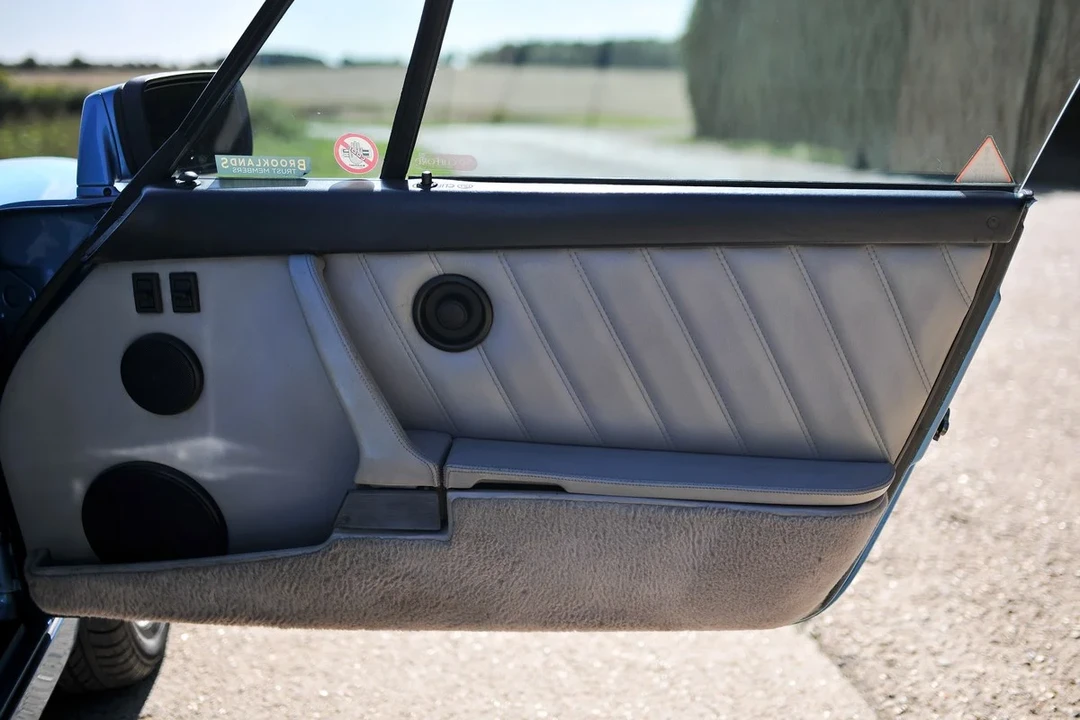 1990 Porsche 964 Carrera 4 - Image 14 of 30