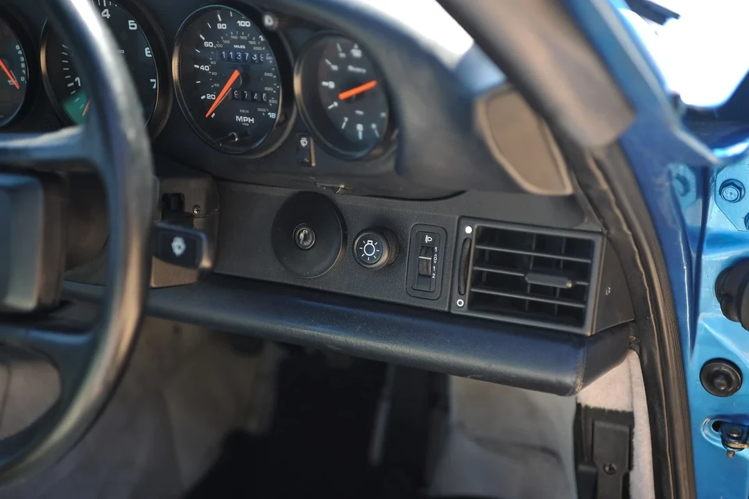 1990 Porsche 964 Carrera 4 - Image 15 of 30
