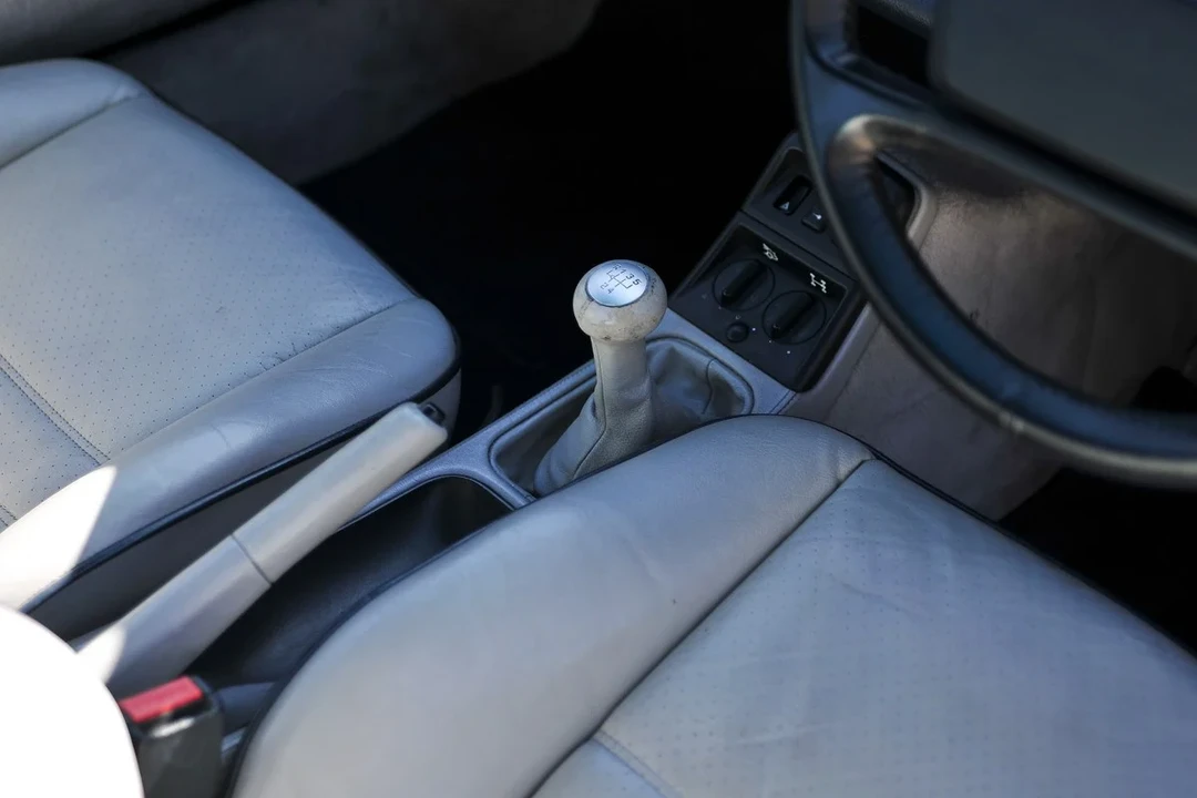 1990 Porsche 964 Carrera 4 - Image 16 of 30