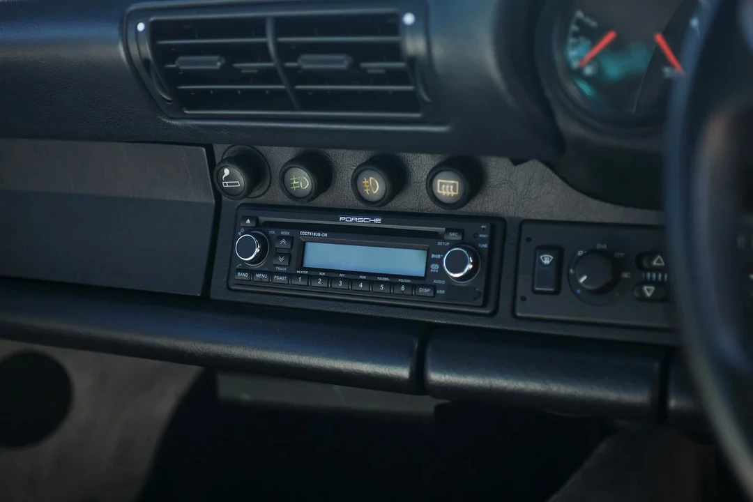 1990 Porsche 964 Carrera 4 - Image 23 of 30
