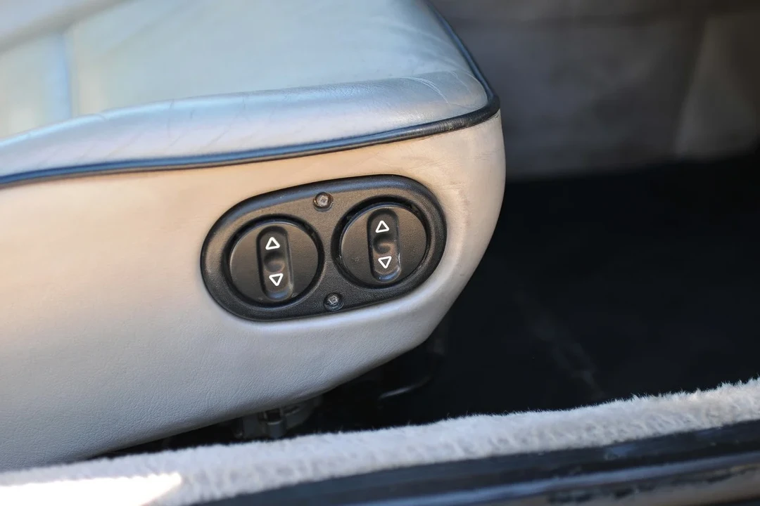 1990 Porsche 964 Carrera 4 - Image 27 of 30