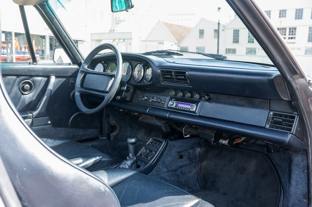 1990 Porsche 964 Carrera 4 - Image 27 of 30