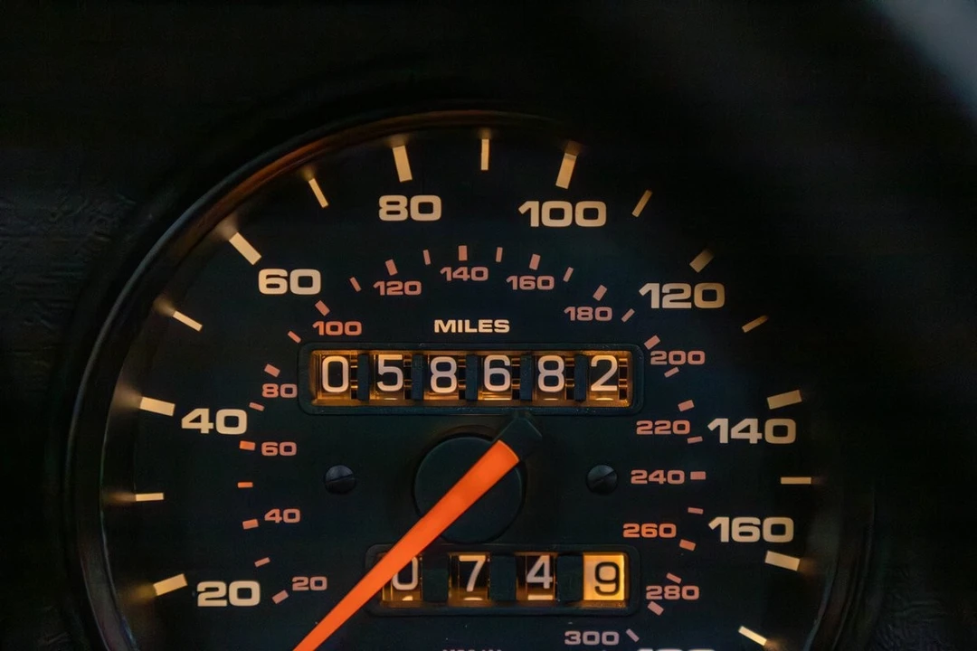 1990 Porsche 964 Carrera 4 - Image 12 of 31