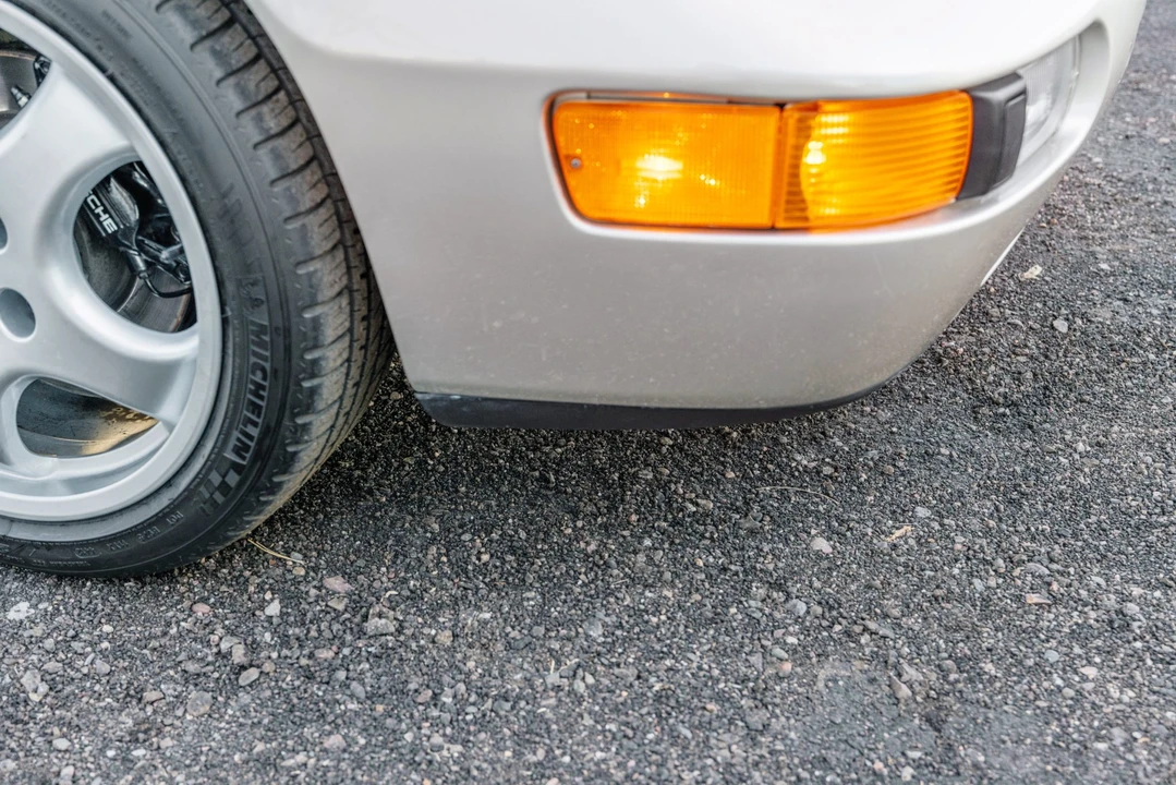 1990 Porsche 964 Carrera 4 - Image 25 of 31