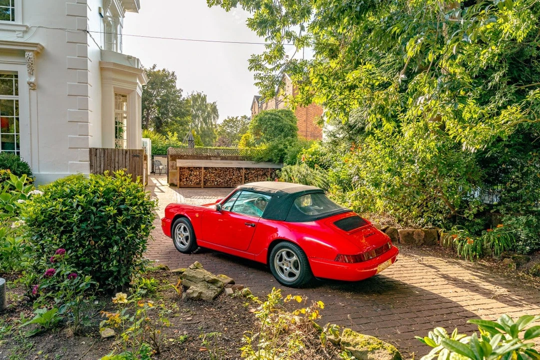 1990 Porsche 964 Carrera 4 - Image 17 of 30