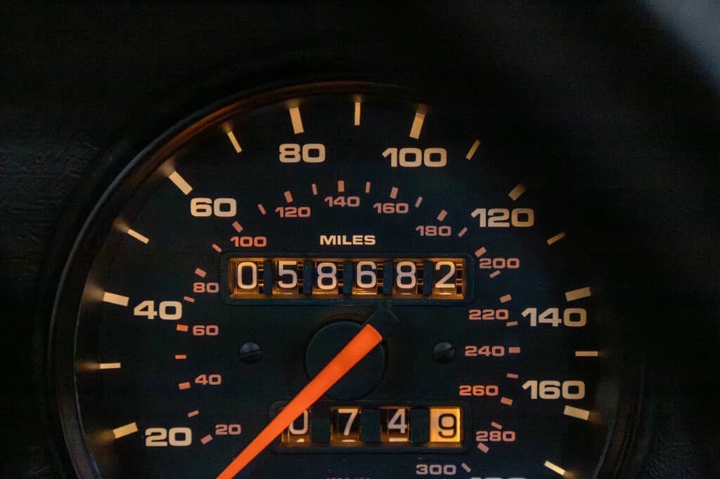 1990 Porsche 964 Carrera 4 - Image 12 of 31