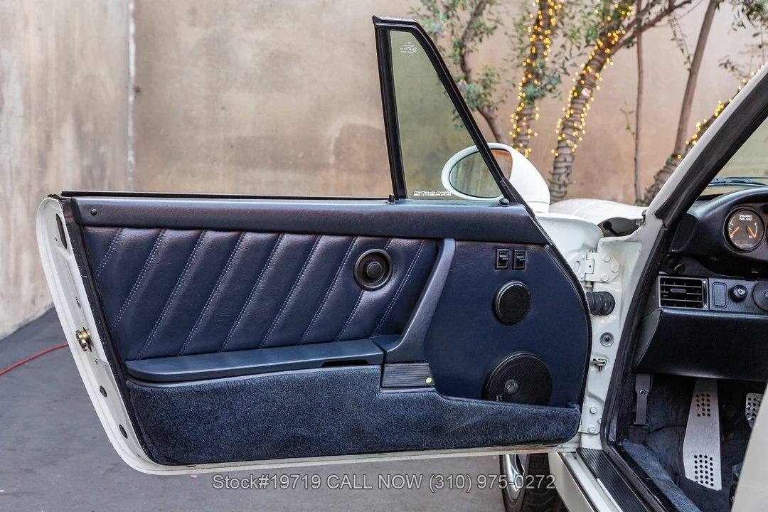 1990 Porsche 964 Carrera 4 - Image 21 of 31