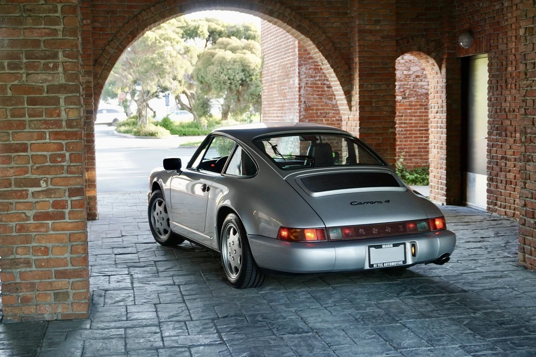 1990 Porsche 964 Carrera 4 - Image 25 of 31