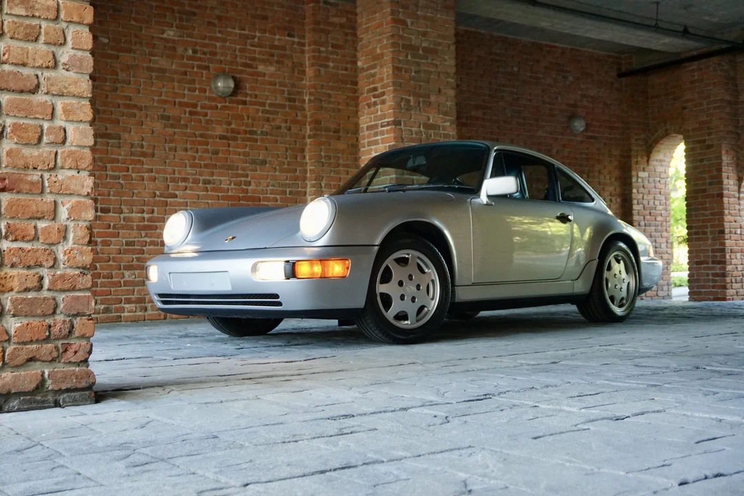 1990 Porsche 964 Carrera 4 - Image 4 of 31