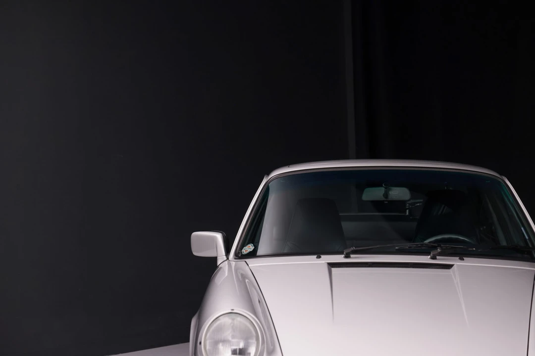 1990 Porsche 964 Carrera 4 - Image 12 of 31